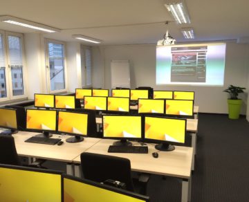 Modernes Klassenzimmer mit Computer